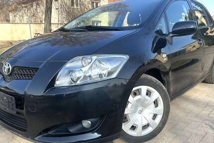 Toyota Auris 215.000 km 2.690 &euro; Schkopau OT Wallendorf 06258