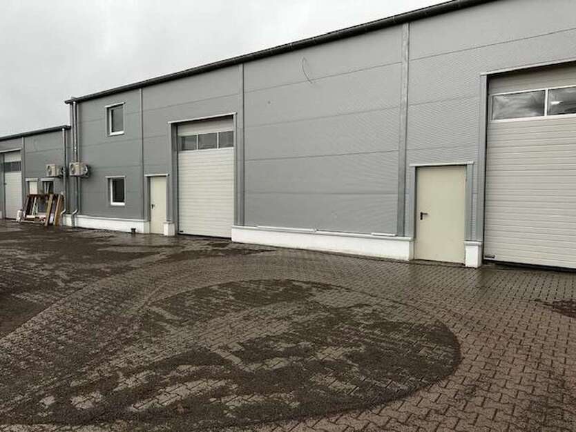Halle in Halle 1.200 € 200 m² zimmer
