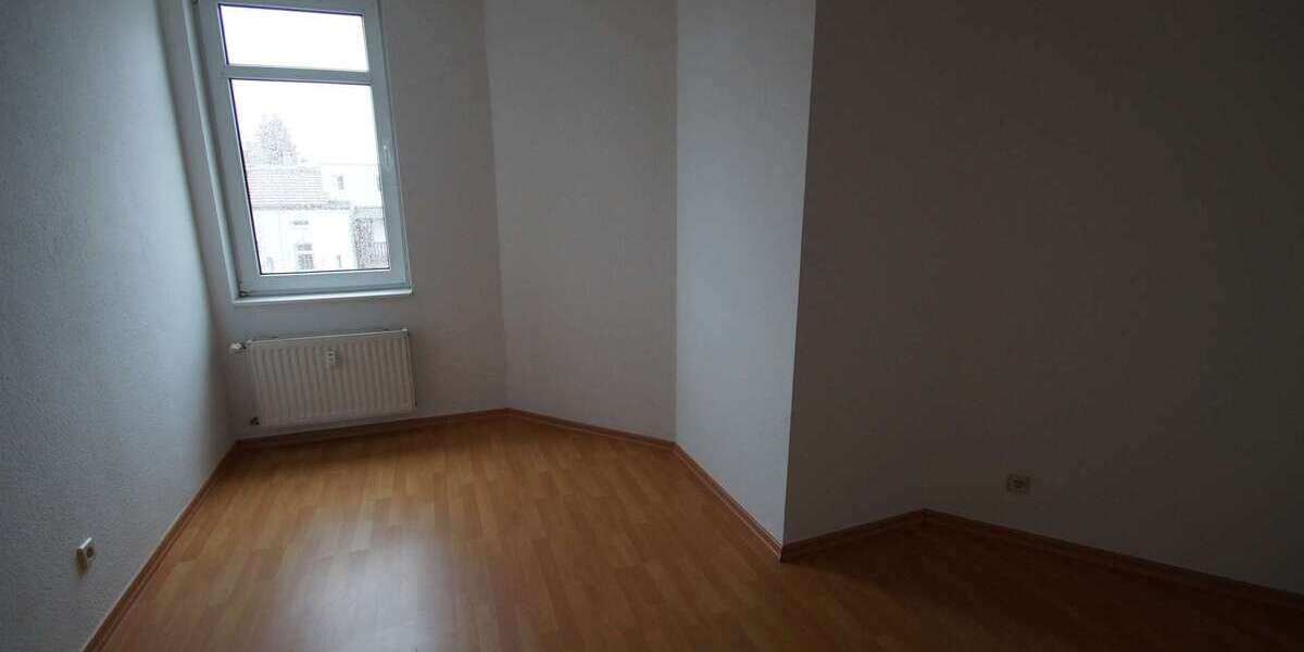 geeignet für 2er-WG - 2,5-Zi-DG-Whg - Laminat, Badewanne 2.5 zimmer