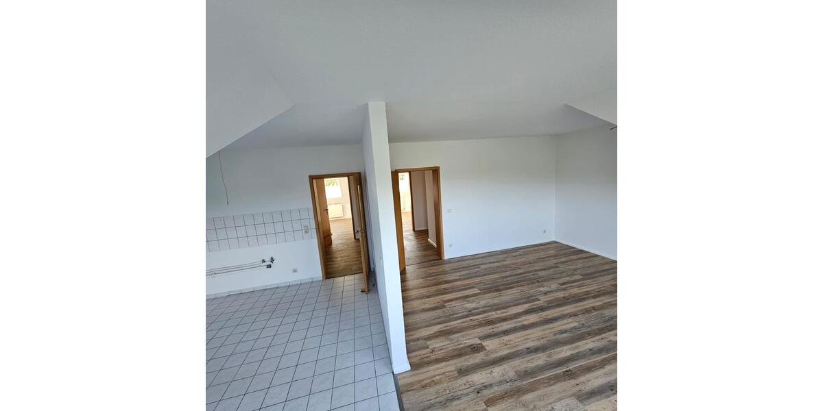 Dachgeschoßwohnung Zwenkau - 3 Zimmer, 72 m&sup2;, 690&euro; | Angebot:26493541