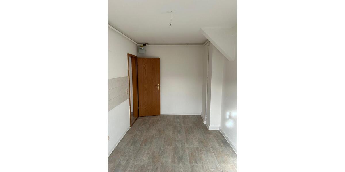 +++Helle Dachgeschosswohnung für Singles oder junge Paare+++ 2 zimmer