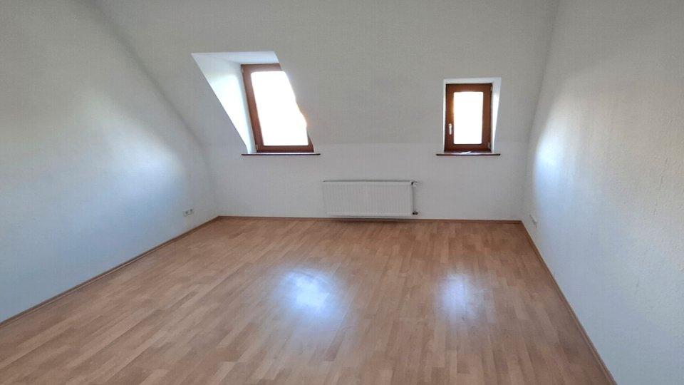 Dachgeschoßwohnung Leipzig Nordwest - 4 Zimmer, 90 m&sup2;, 999&euro; | Angebot:26678723