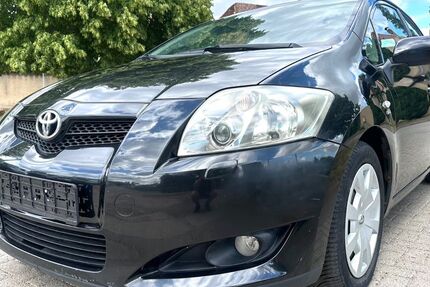 Toyota Auris 215.087 km 1.950 &euro; Schkopau / OT Wallendorf 06258