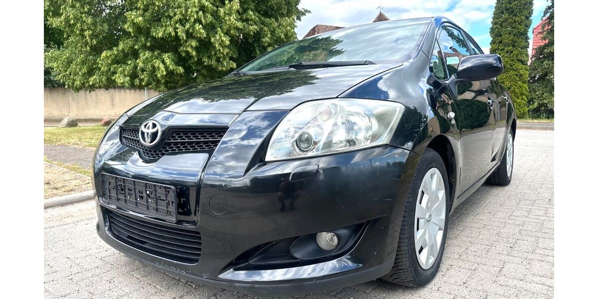 Toyota Auris 215.087 km 1.950 &euro; Schkopau / OT Wallendorf 06258