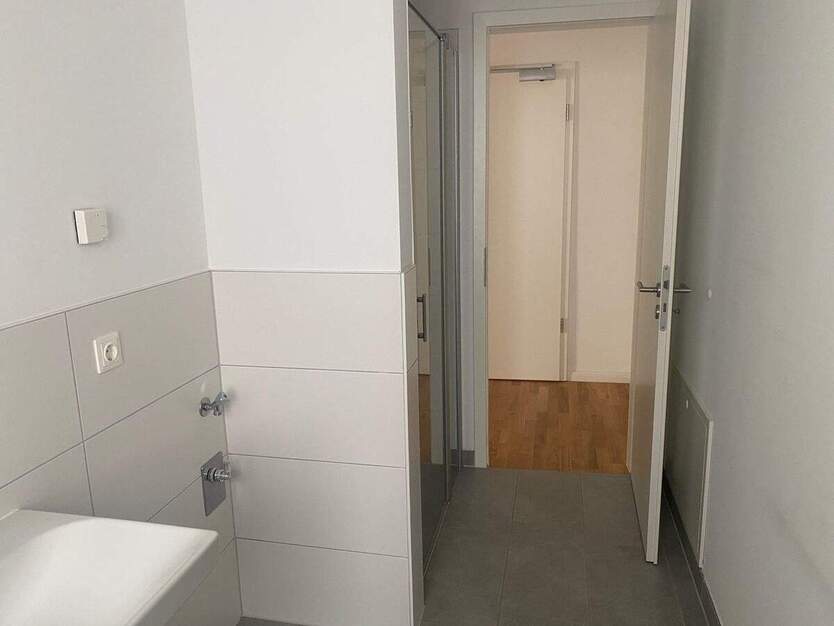 Schöne Erdgeschosswohnung mit geräumiger Wohnküche mit Einbauküche, Dusche und Fußbodenheizung! 2 zimmer
