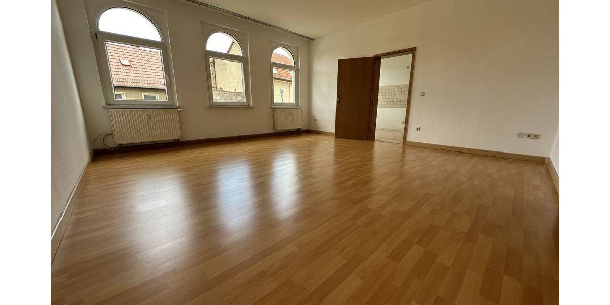 Etagenwohnung Lützen - 4 Zimmer, 120 m&sup2;, 900&euro; | Angebot:26797660