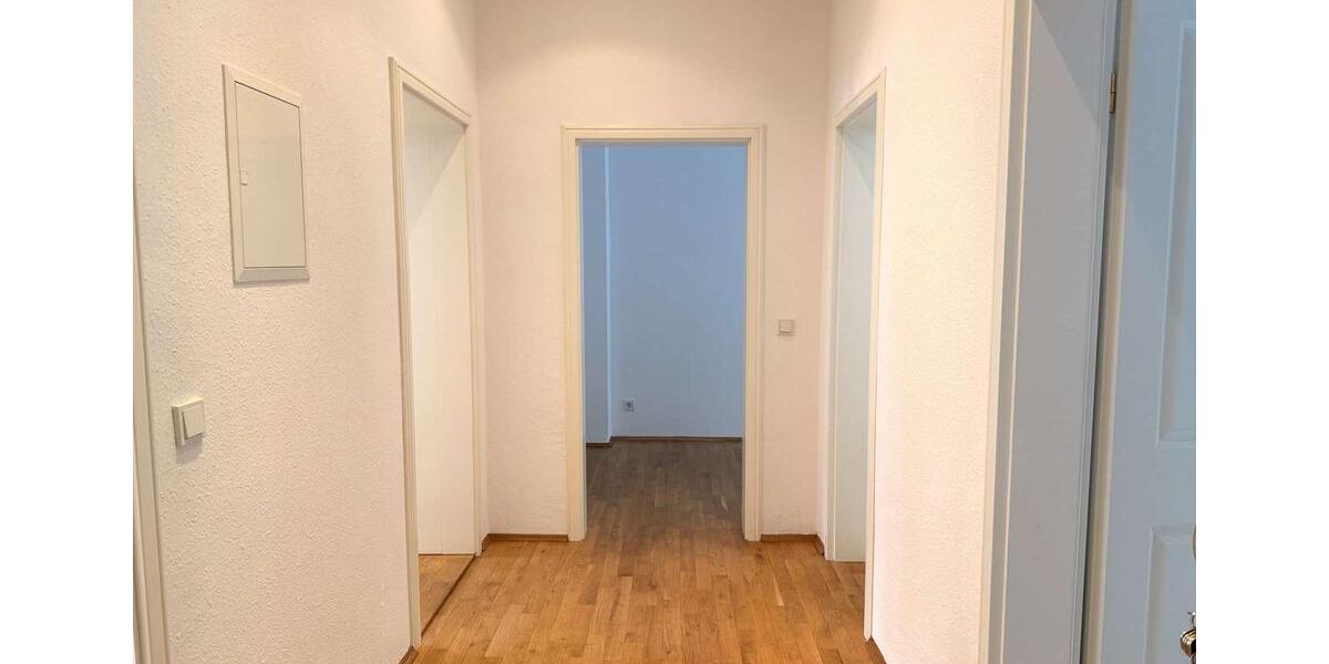 Wunderschöne Altbauwohnung mit Balkon | Tageslichtbad | Gartennutzung | Keller | Stuck 3 zimmer