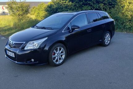 Toyota Avensis 177.000 km 5.200 &euro; Borna 04552