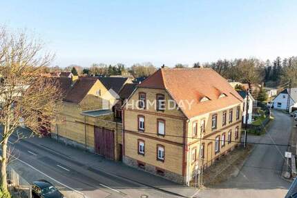 Viel Platz & Potenzial: EFH mit 8 Zimmern, Innenhof & Nebengelass auf großem Grundstück 8 zimmer