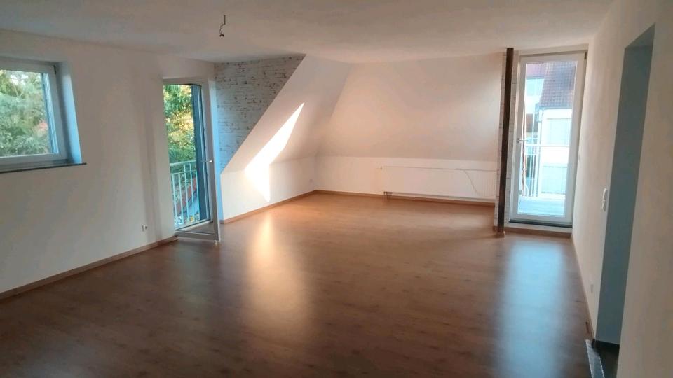 gepflegte, helle Dachgeschoss Wohnung mit Blick ins Grüne 2 zimmer