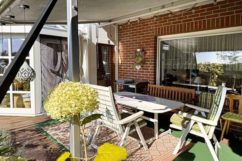 Landsberg OT Queis: Einfamilienhaus mit Wintergarten, Pool, Sauna, Garage, Keller 5 zimmer