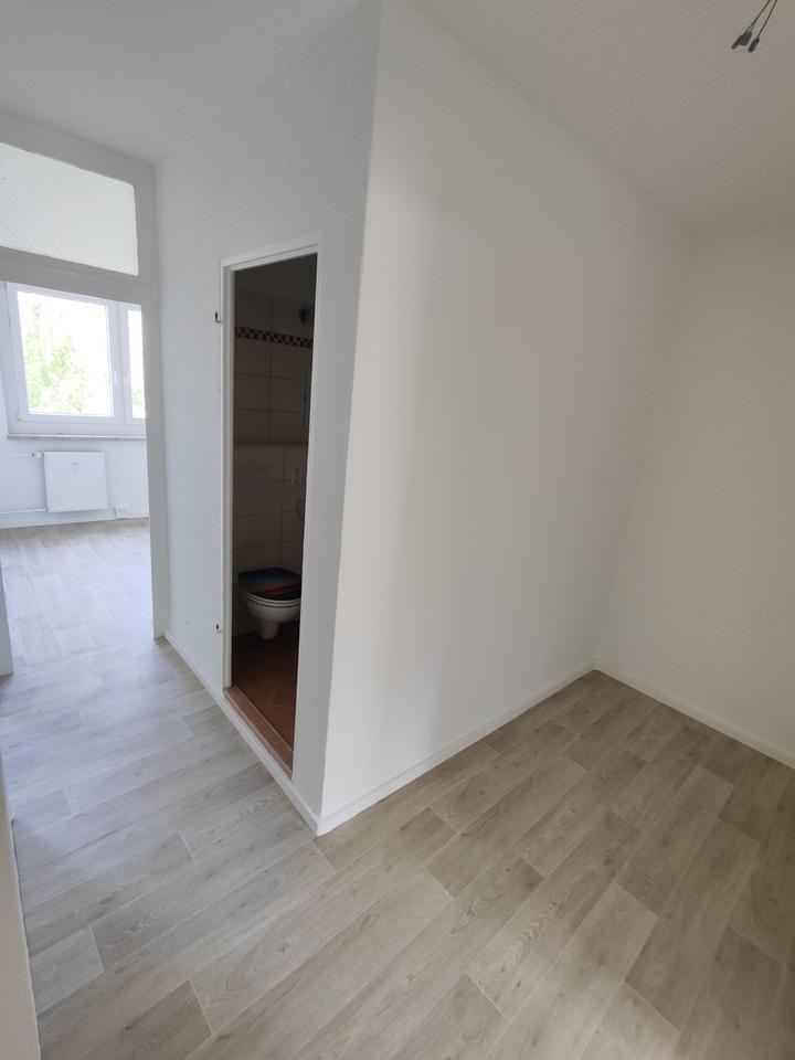 Schick sanierte 2-Raumwohnung mit Balkon und Blick ins Grüne zimmer