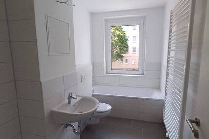 Großzügige 4-Raum-Wohnung mit Balkon - Ihr neues Zuhause! - 1. OG links