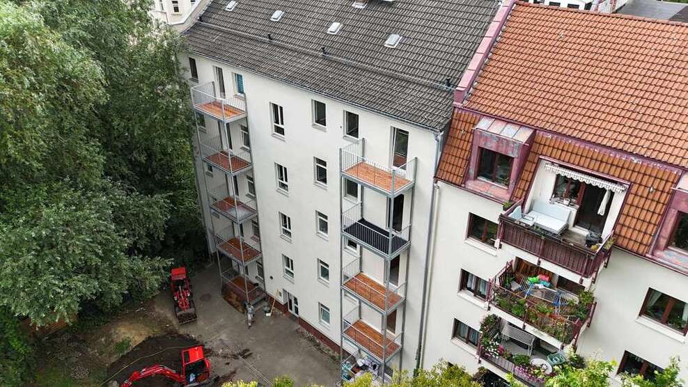 Bezugsfreie 4-R-Wohnung in denkmalgeschützten Gründerzeitgebäude, Anger-Crottendorf, mit Balkon 4 zimmer