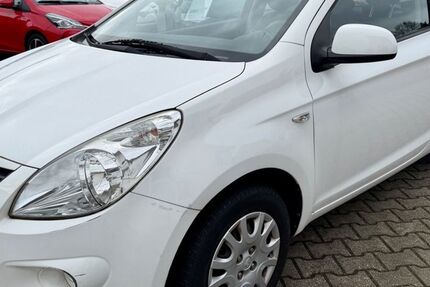 Hyundai i20 123.000 km 2.000 &euro; Zwenkau OT Löbschütz 04442