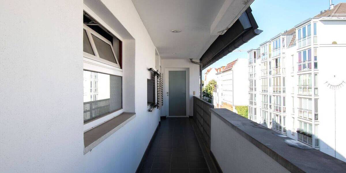 HIER BLEIBEN KEINE WÜNSCHE OFFEN Moderne 2-Raum-Wohnung mit Balkon, EBK & PKW-Stellplatz 2 zimmer