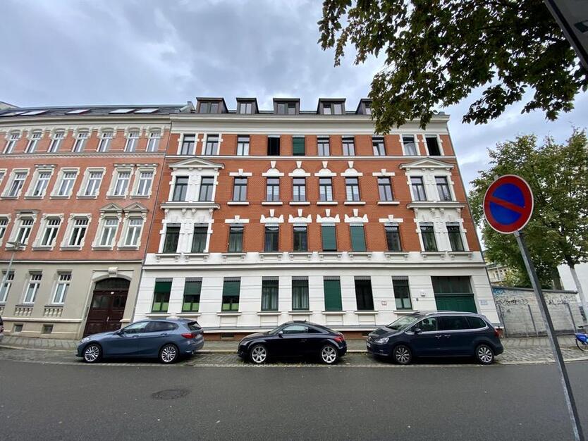Charmante 3-Zimmer-AltbauWohnung mit Doppelbalkon und Garten