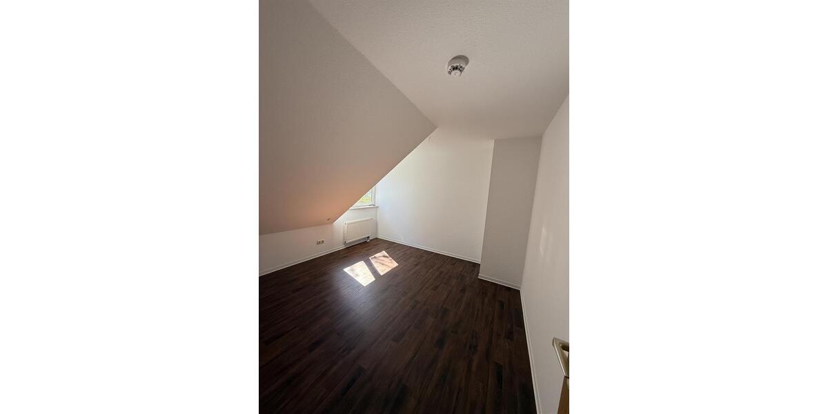 Dachgeschoßwohnung Borna - 3 Zimmer, 50 m&sup2;, 320&euro; | Angebot:26562163