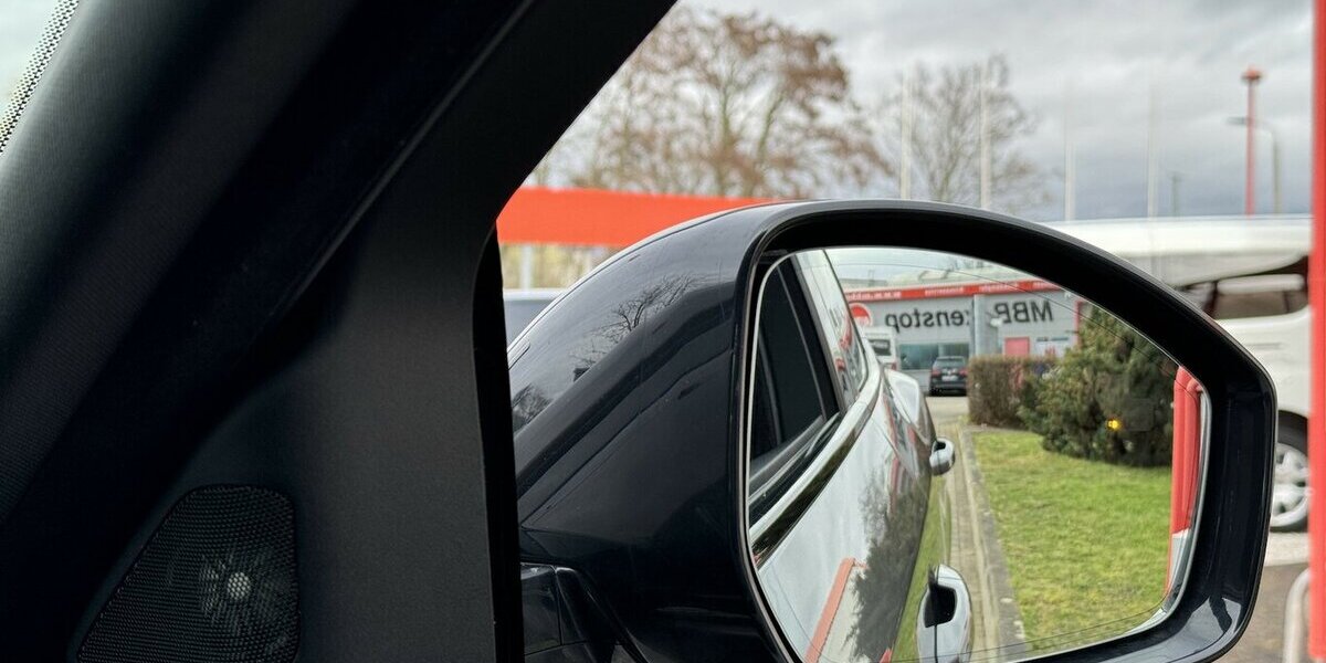 Jaguar E-Pace P250 R-Dynamic Black LED/Nav/VZE/Spur/ACC 70.425 km 23.990 &euro; Leipzig 04347