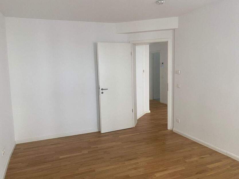 Schöne Erdgeschosswohnung mit geräumiger Wohnküche mit Einbauküche, Dusche und Fußbodenheizung! 2 zimmer