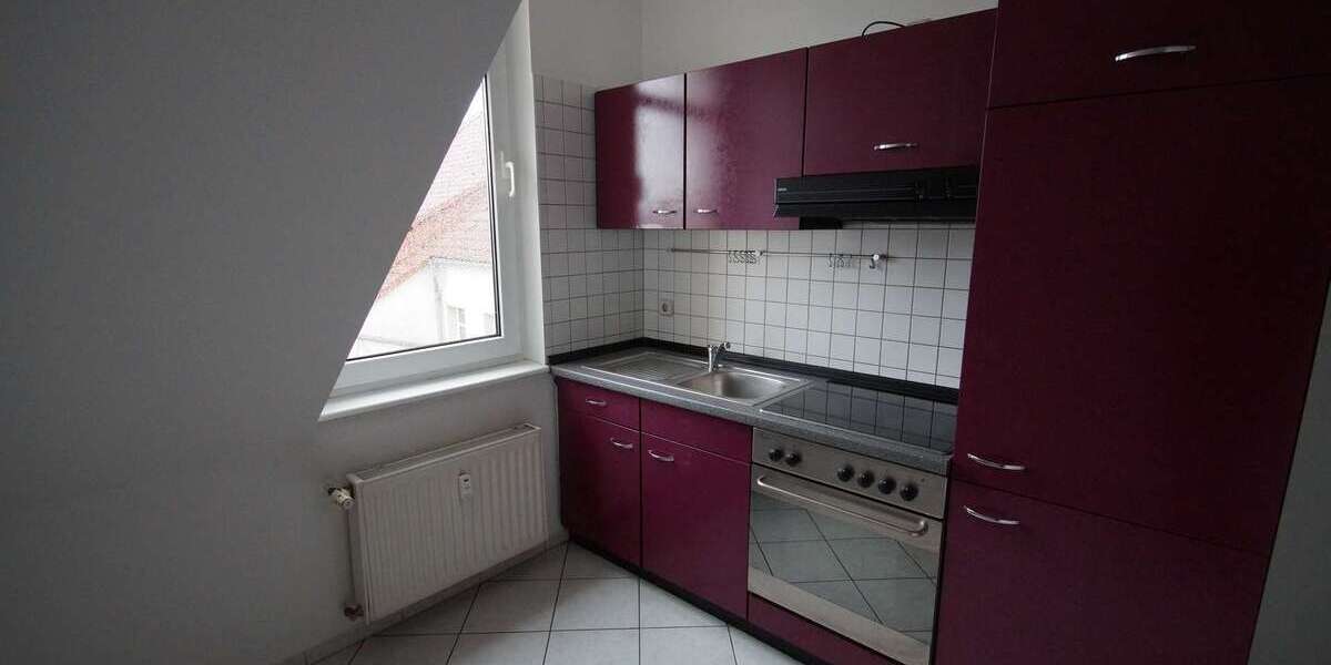 geeignet für 2er-WG - 2,5-Zi-DG-Whg - Laminat, Badewanne 2.5 zimmer