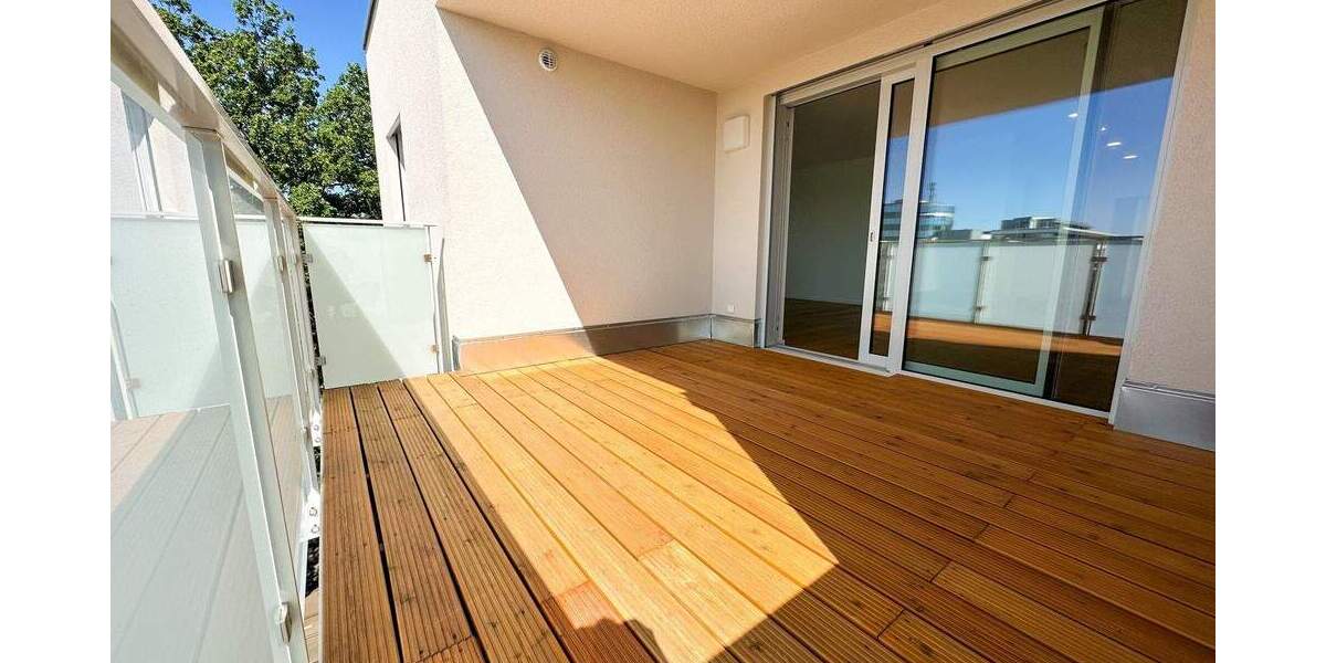 Exklusives Wohnen mit sonniger 11 m² Loggia und beeindruckendem Weitblick - provisionsfrei 4 zimmer