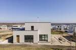 Traumhaus zu vermieten! Neugebaute 277m²-Villa mit Pool, Sauna und Kamin am Zwenkauer See!