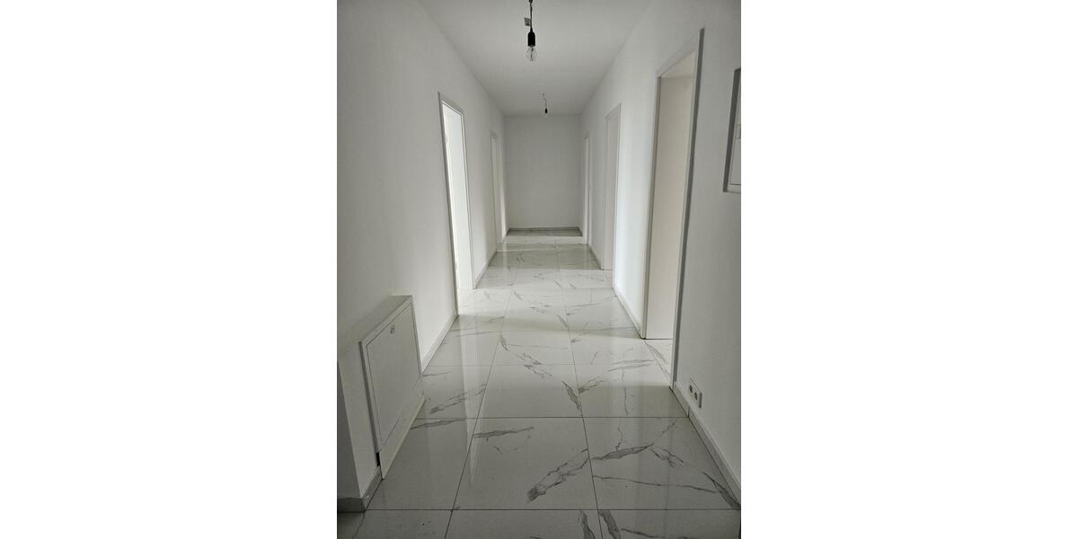 Sonnige, geräumige, neu sanierte Wohnung 5 zimmer