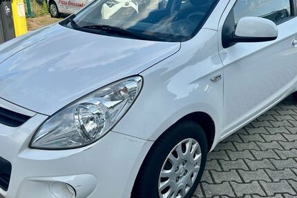 Hyundai i20 123.000 km 2.000 &euro; Zwenkau OT Löbschütz 04442