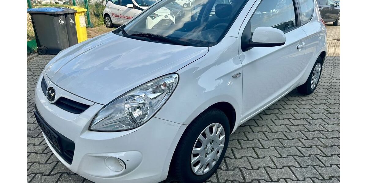 Hyundai i20 123.000 km 2.000 &euro; Zwenkau OT Löbschütz 04442