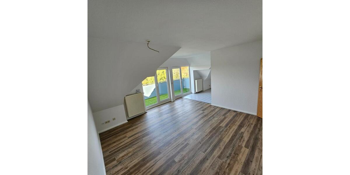 Dachgeschoßwohnung Zwenkau - 3 Zimmer, 72 m&sup2;, 690&euro; | Angebot:26493541