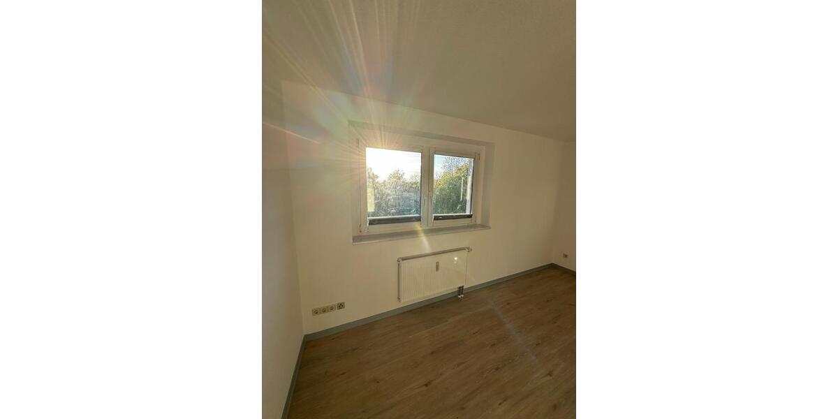 Helle schöne 3-Raum-Wohnung mit großem Bad und auf Wunsch 100m² Garten – frisch renoviert in Bennewitz zimmer