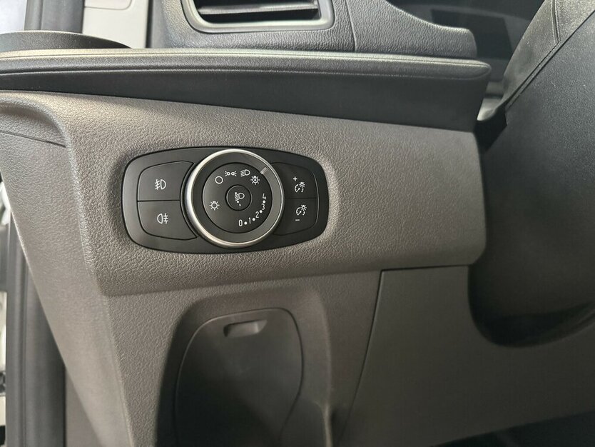 Ford Transit Custom Autom. /StandHz/Markise/Navi/Ahk 54.651 km 31.990 € Leipzig 04347