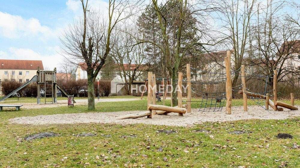 Großzügig & gemütlich: schöne Dachgeschosswohnung mit Balkon & Stellplatz - ruhiges Wohnen in Borna 4 zimmer