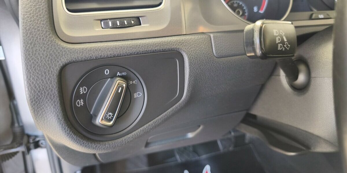 VW Golf Lounge 1.4 /Bi-Xenon/Navi/Tempo/Ahk 78.284 km 13.990 &euro; Leipzig 04347