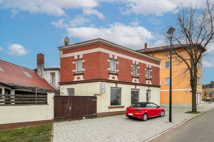 Haus zum Kaufen in Bad Dürrenberg 139.000 € 149.97 m²