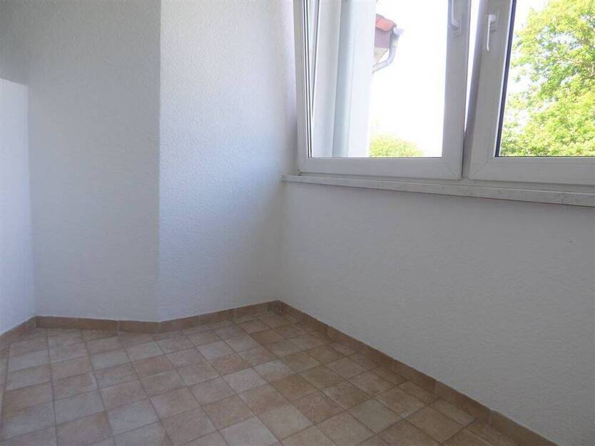 Leutzsch - Schöne 3 Zi.- Whg., Gäste WC, Loggia, frisch saniert!