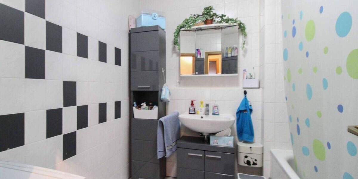 Ort der Gemütlichkeit: bezugsfreie, barrierearme 3-Zi.-Whg. + 2 TG-Stellplätze in Leipzig-Lindenthal 3 zimmer