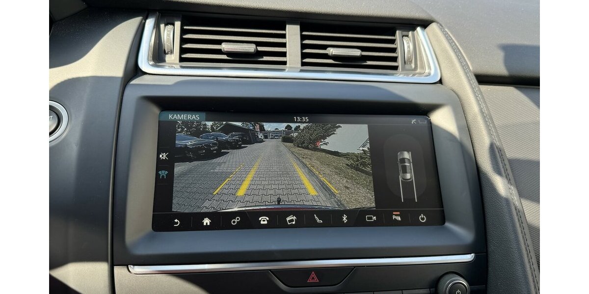 Jaguar E-Pace P250 AWD /LED//DAB/Sound/Spur/Kamera/Ahk 48.110 km 22.990 &euro; Leipzig 04347