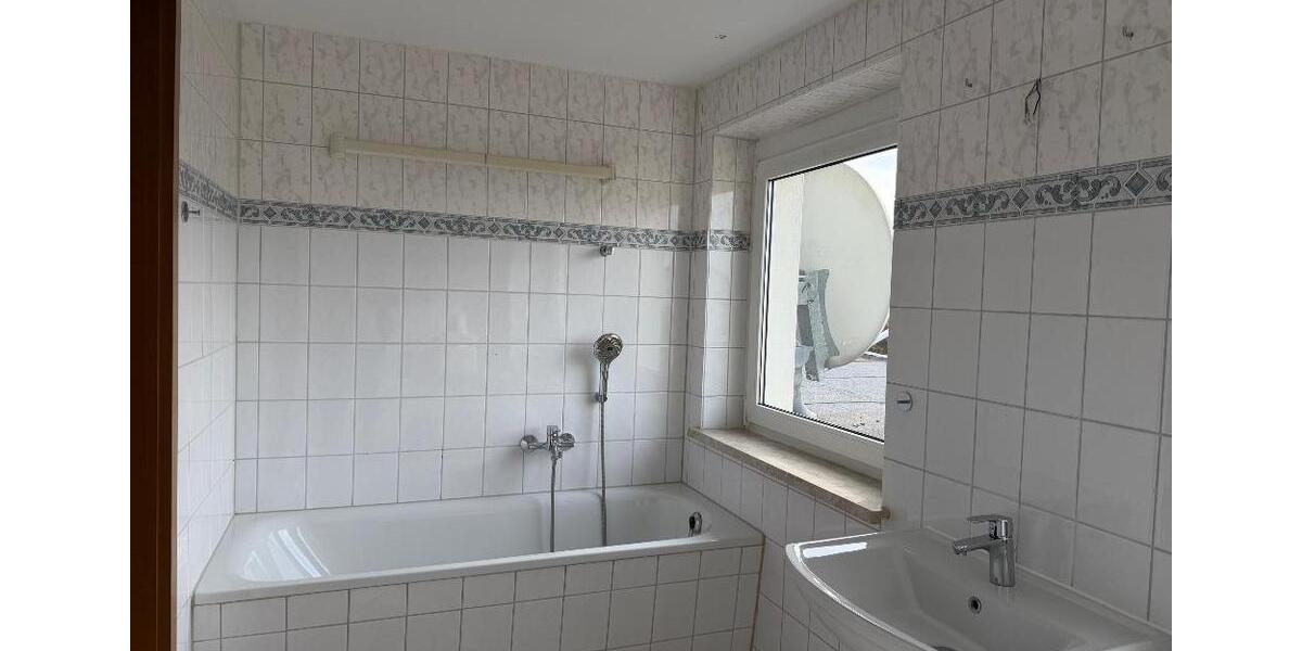 Etagenwohnung Borna - 3 Zimmer, 80 m&sup2;, 440&euro; | Angebot:26062973