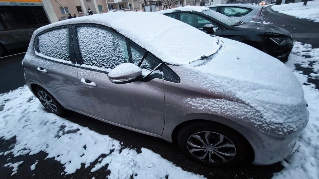 Peugeot 208 93.174 km 4.000 &euro; leipzig 04357