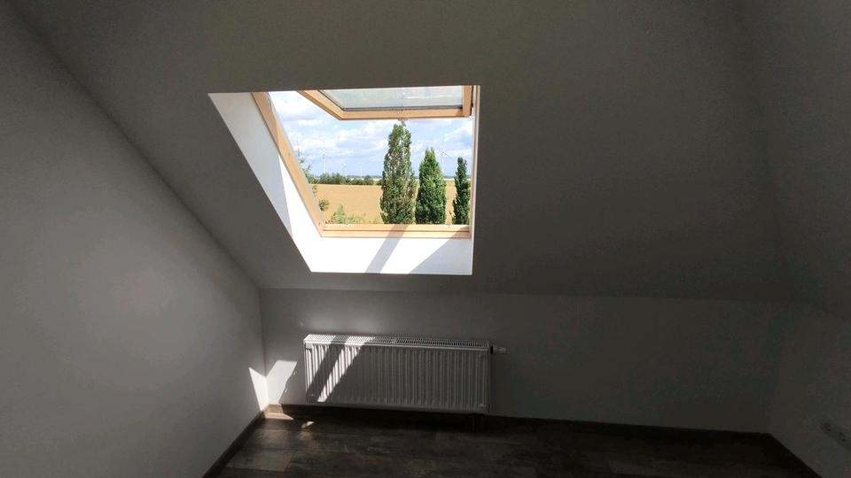 gepflegte, helle Dachgeschoss Wohnung mit Blick ins Grüne 2 zimmer