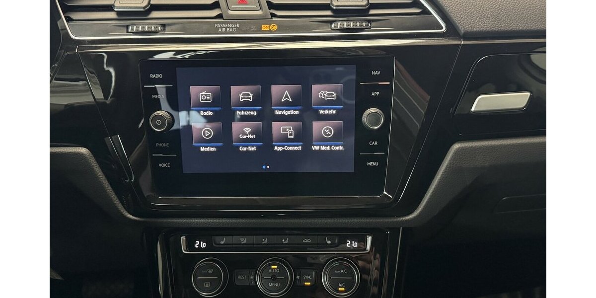 VW Touran 150 DSG R-Line/7Sitz/LED/Navi/ACC/Massage 99.985 km 22.990 &euro; Leipzig 04347