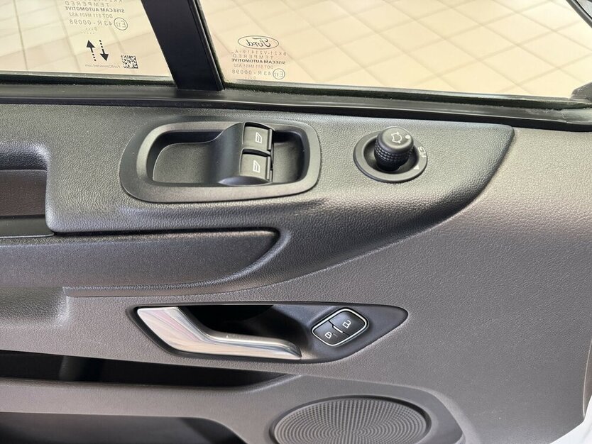 Ford Transit Custom Autom. /StandHz/Markise/Navi/Ahk 54.651 km 31.990 € Leipzig 04347