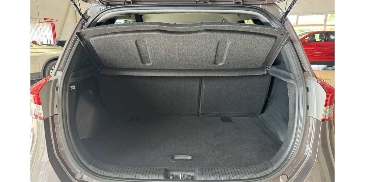 Hyundai ix20 FIFA world Cup Edition Automatik/LEDER/AHK/ 59.985 km 10.990 &euro; Leipzig 04347