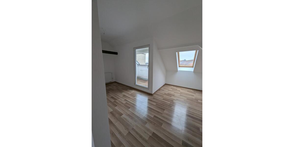 Dachgeschoßwohnung Leipzig Südost - 4 Zimmer, 145 m&sup2;, 1.399&euro; | Angebot:25717040
