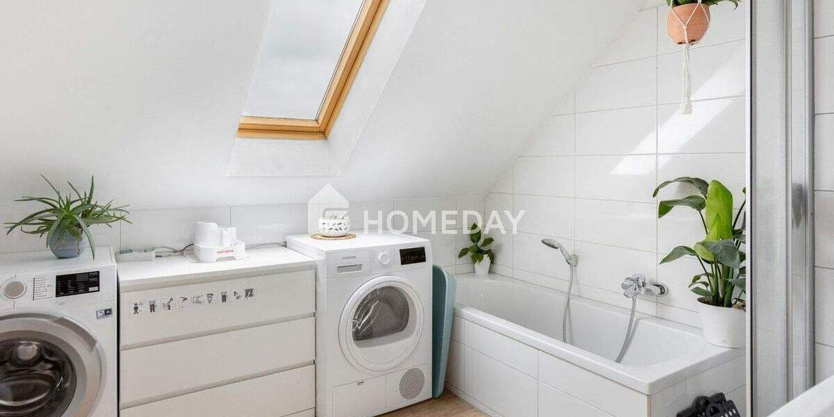 Großzügig & gemütlich: schöne Dachgeschosswohnung mit Balkon & Stellplatz - ruhiges Wohnen in Borna 4 zimmer