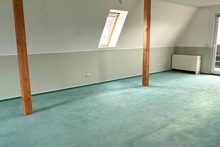 Kleines Juwel in Merseburg - Einraum Dachgeschosswohnung mit Balkon + Garten 1 zimmer