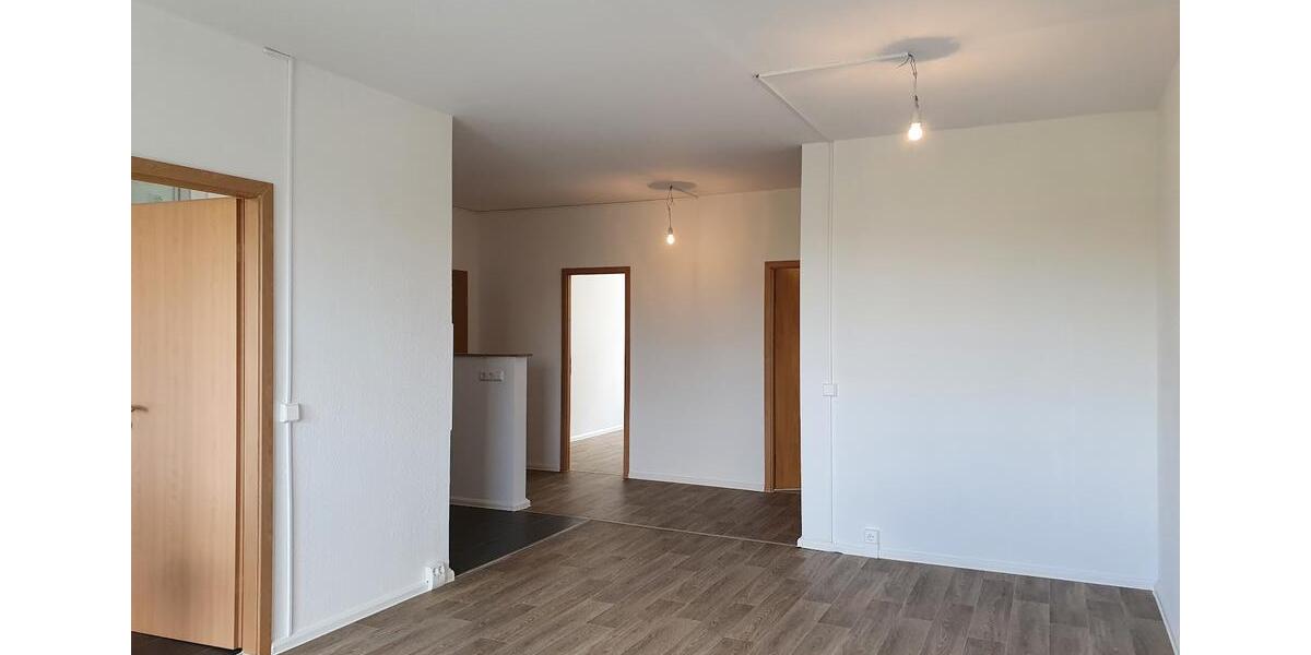 **JETZT EINZIEHEN**3-Zimmer-Wohnung Tageslichtbad Dusche+Wanne 4.OG Balkon ab sofort 3 zimmer