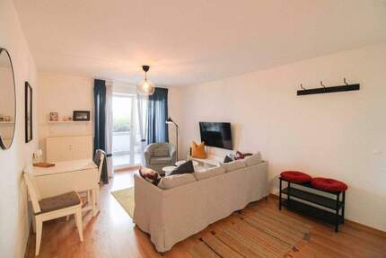 Citylage - 2 Zimmer mit Terrasse, TG-Stellplatz - Möbliert 2 zimmer